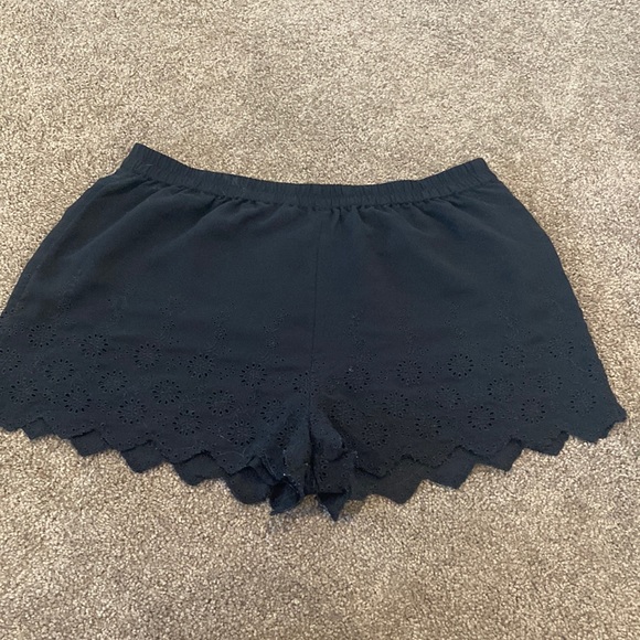 Cute black shorts, size L - Picture 1 of 7